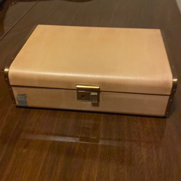 Vintage jewelry lot with Vintage Jewelry Box. - Picture 2 of 16